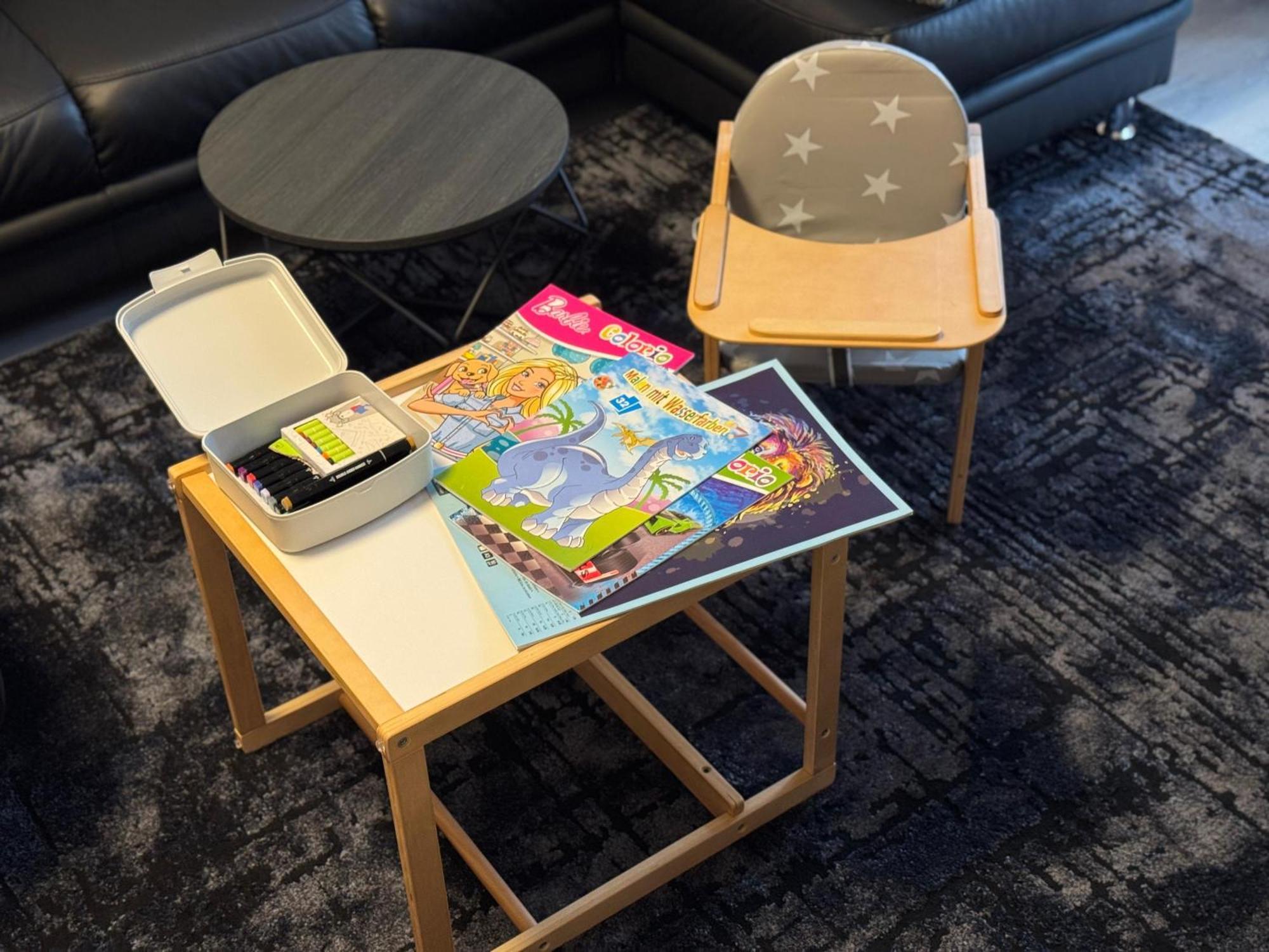 Familienfreundliche Geraeumige Design-wohnung Mit Balkon Im Zentrum - Apolonialiving Apartment Karlsruhe