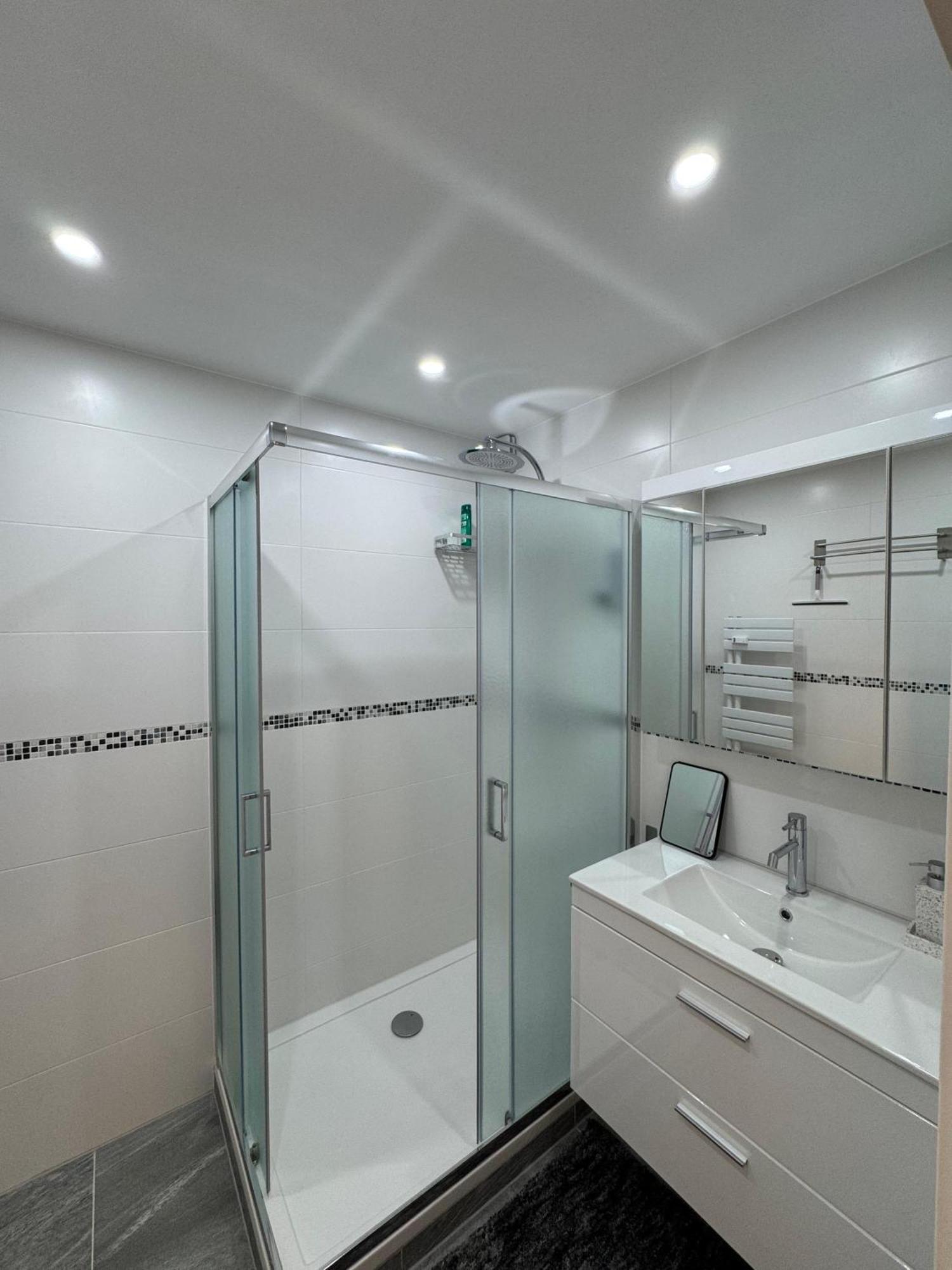 Apartment Familienfreundliche Geraeumige Design-wohnung Mit Balkon Im Zentrum - Apolonialiving Karlsruhe