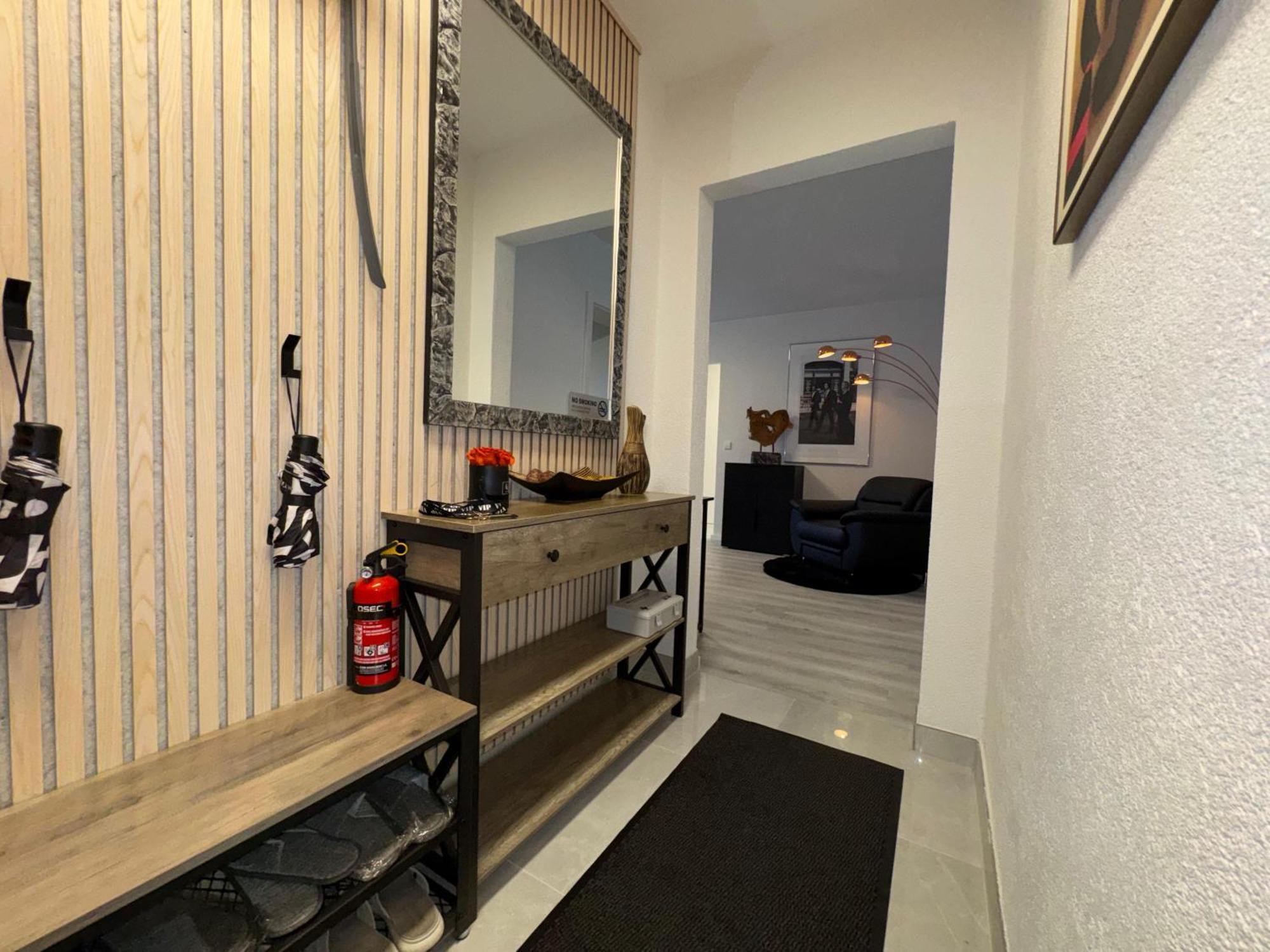 Familienfreundliche Geraeumige Design-wohnung Mit Balkon Im Zentrum - Apolonialiving Apartment