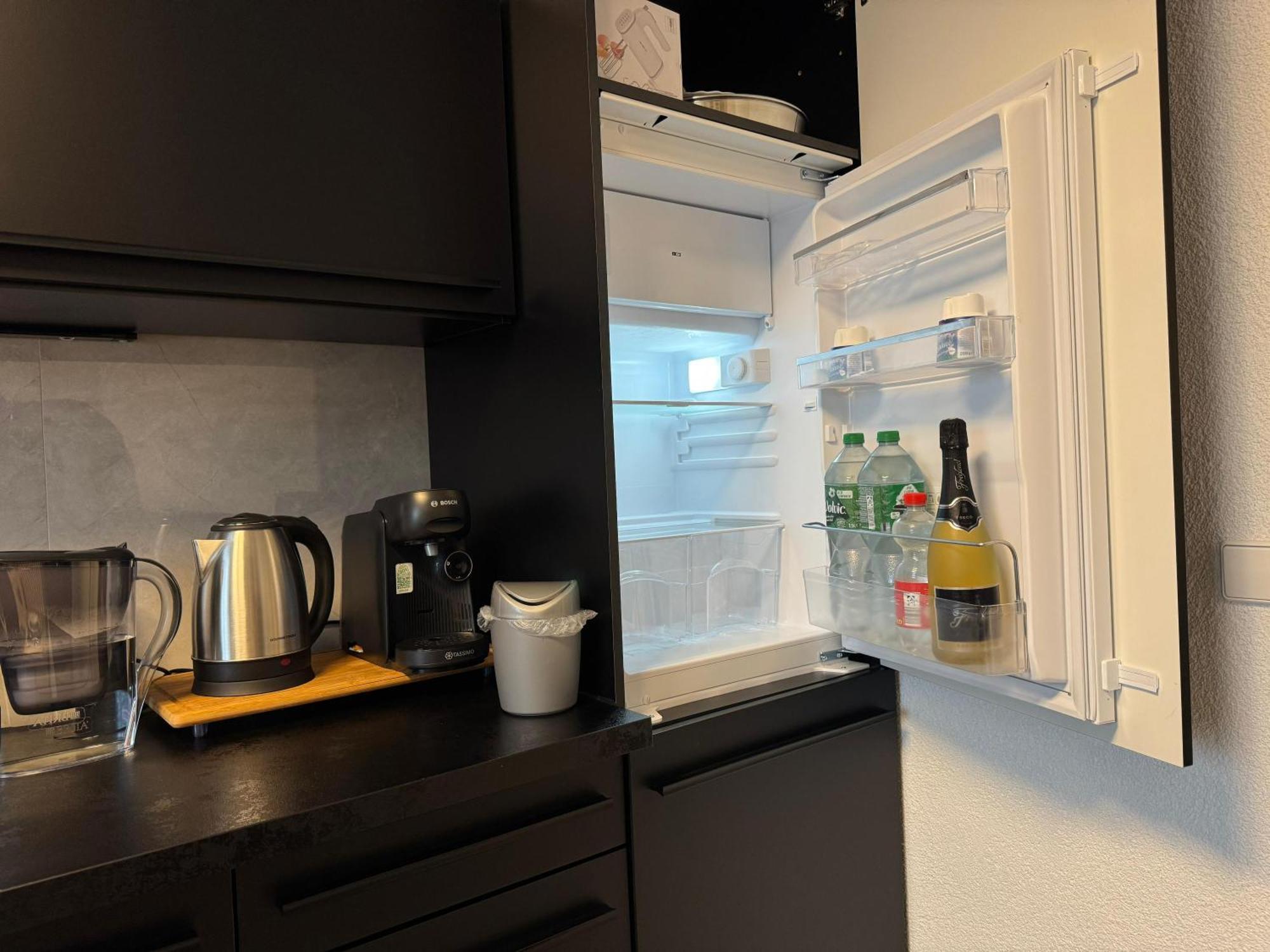 Familienfreundliche Geraeumige Design-wohnung Mit Balkon Im Zentrum - Apolonialiving Apartment *