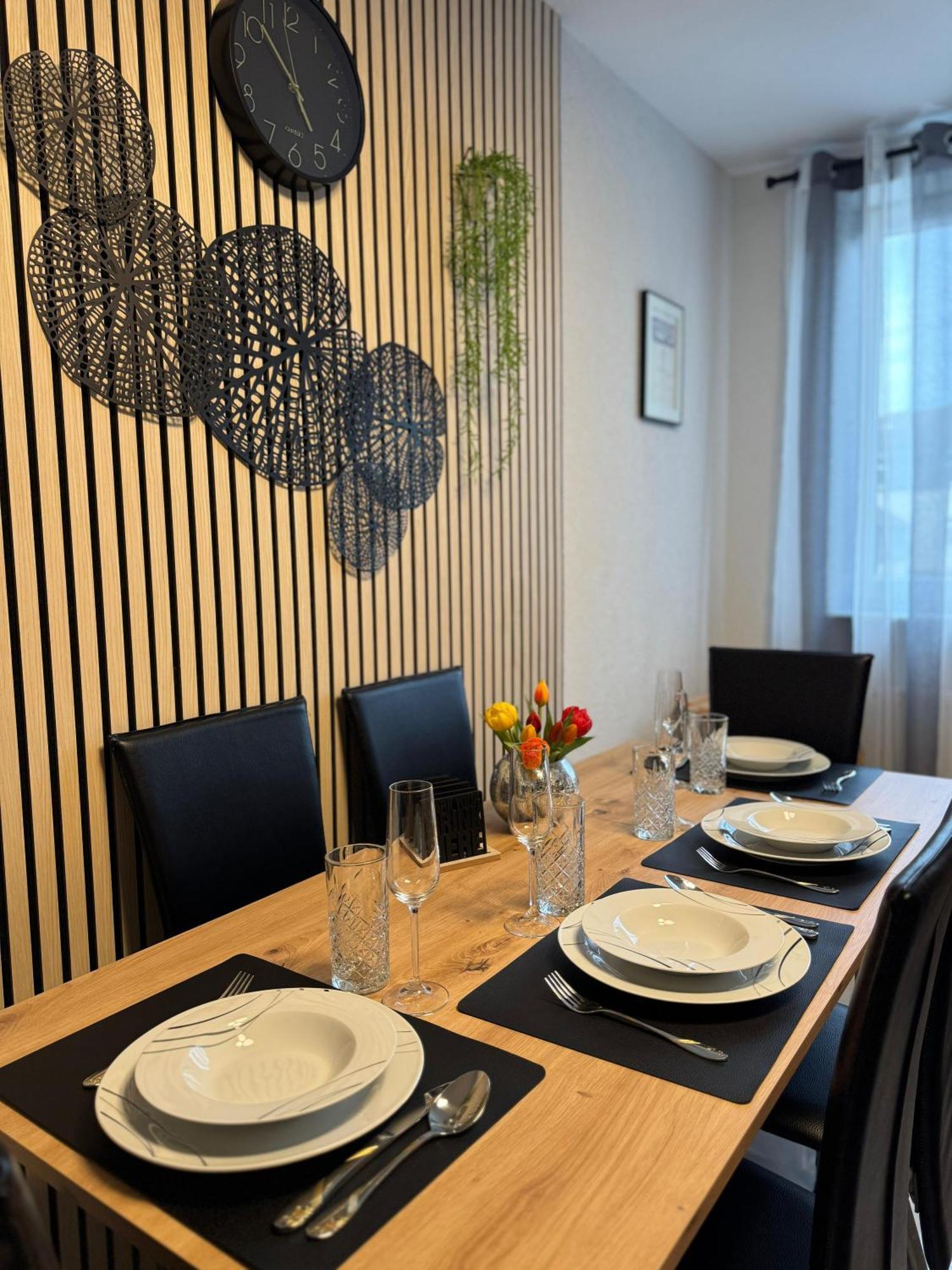 Apartment Familienfreundliche Geraeumige Design-wohnung Mit Balkon Im Zentrum - Apolonialiving *