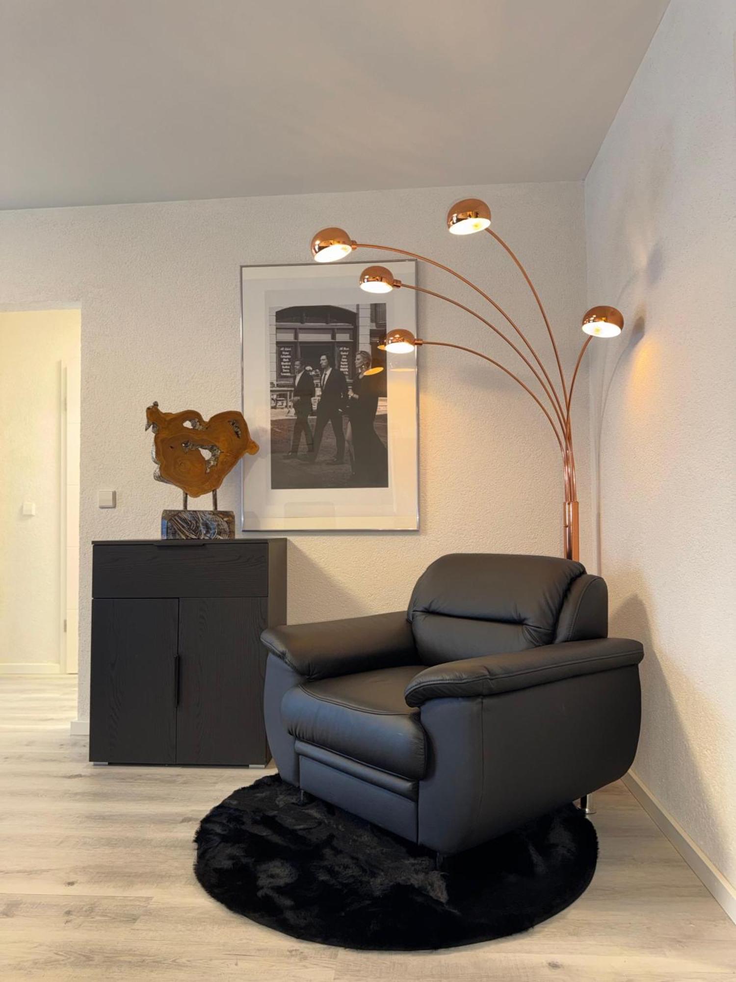 Apartment Familienfreundliche Geraeumige Design-wohnung Mit Balkon Im Zentrum - Apolonialiving