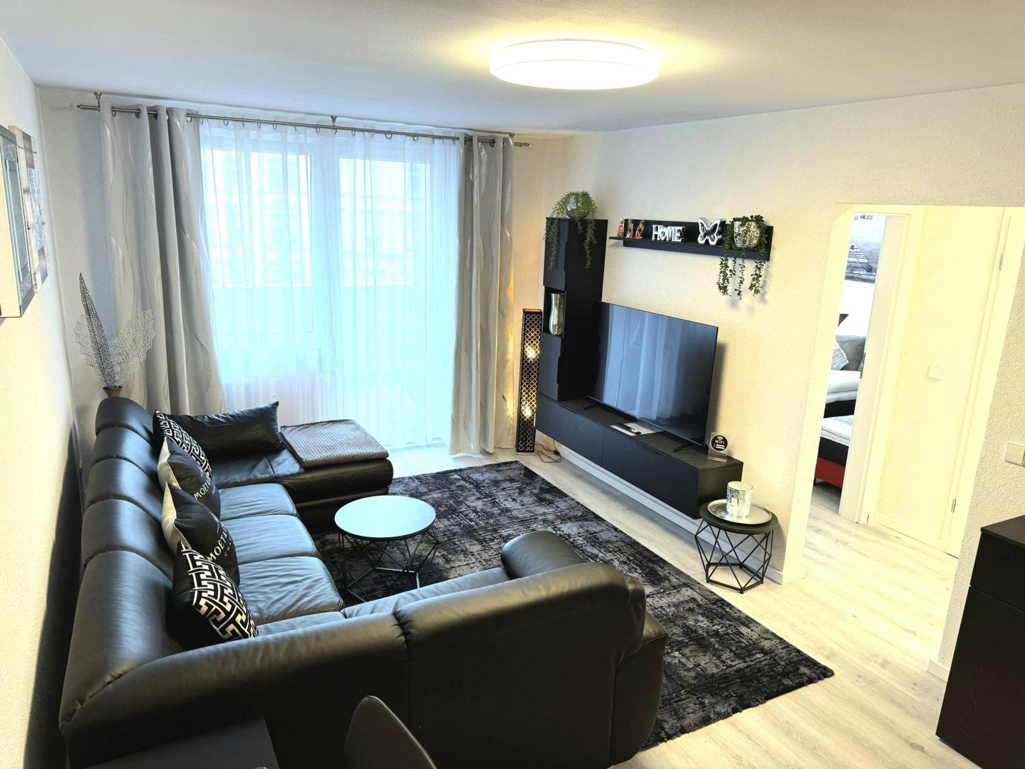 Apartment Familienfreundliche Geraeumige Design-wohnung Mit Balkon Im Zentrum - Apolonialiving *