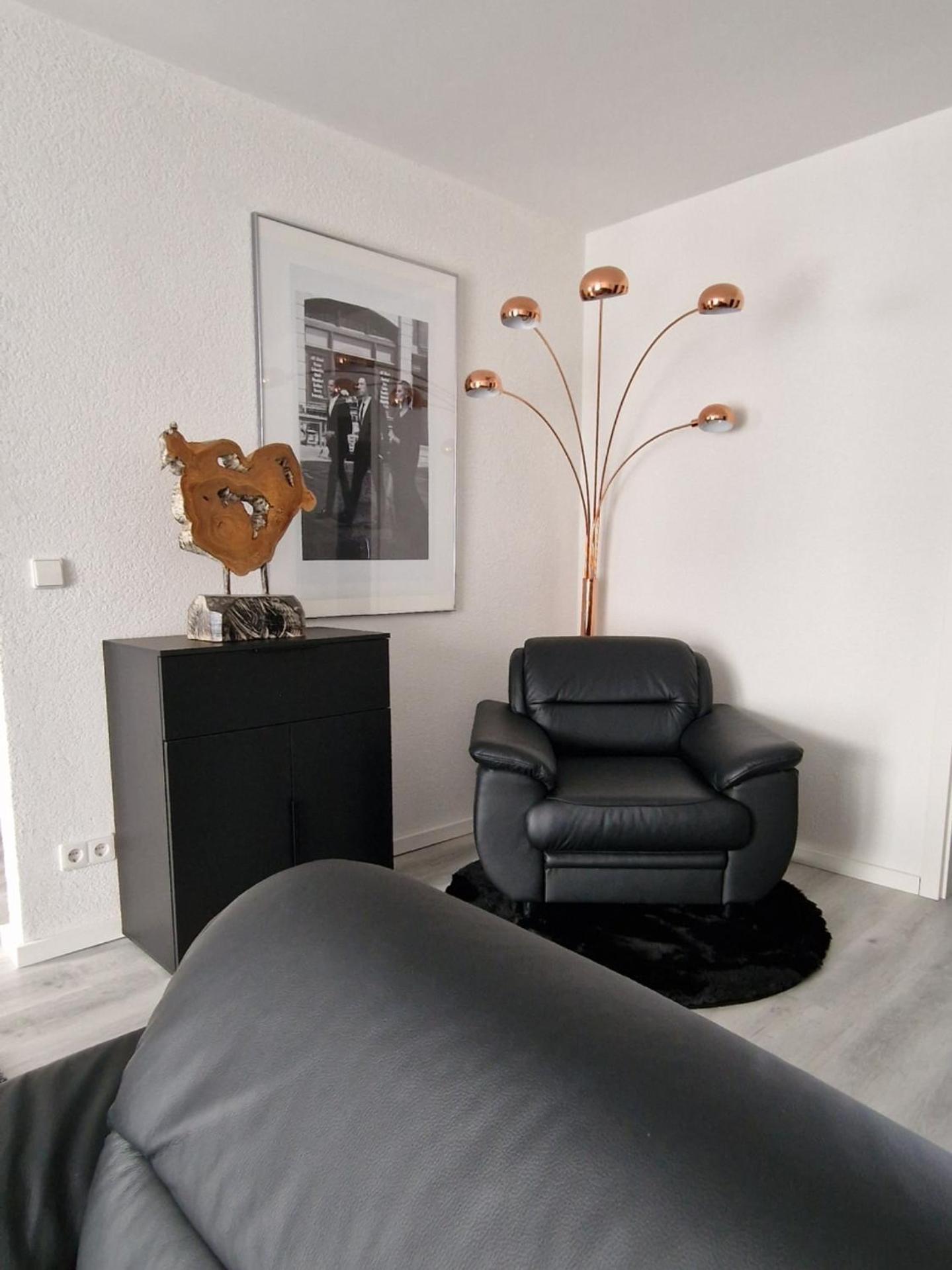 Familienfreundliche Geraeumige Design-wohnung Mit Balkon Im Zentrum - Apolonialiving *