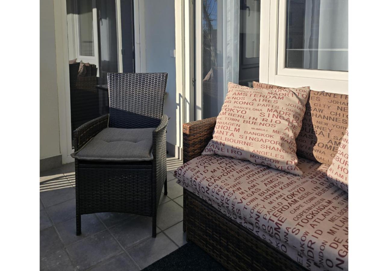 Apartment Familienfreundliche Geraeumige Design-wohnung Mit Balkon Im Zentrum - Apolonialiving