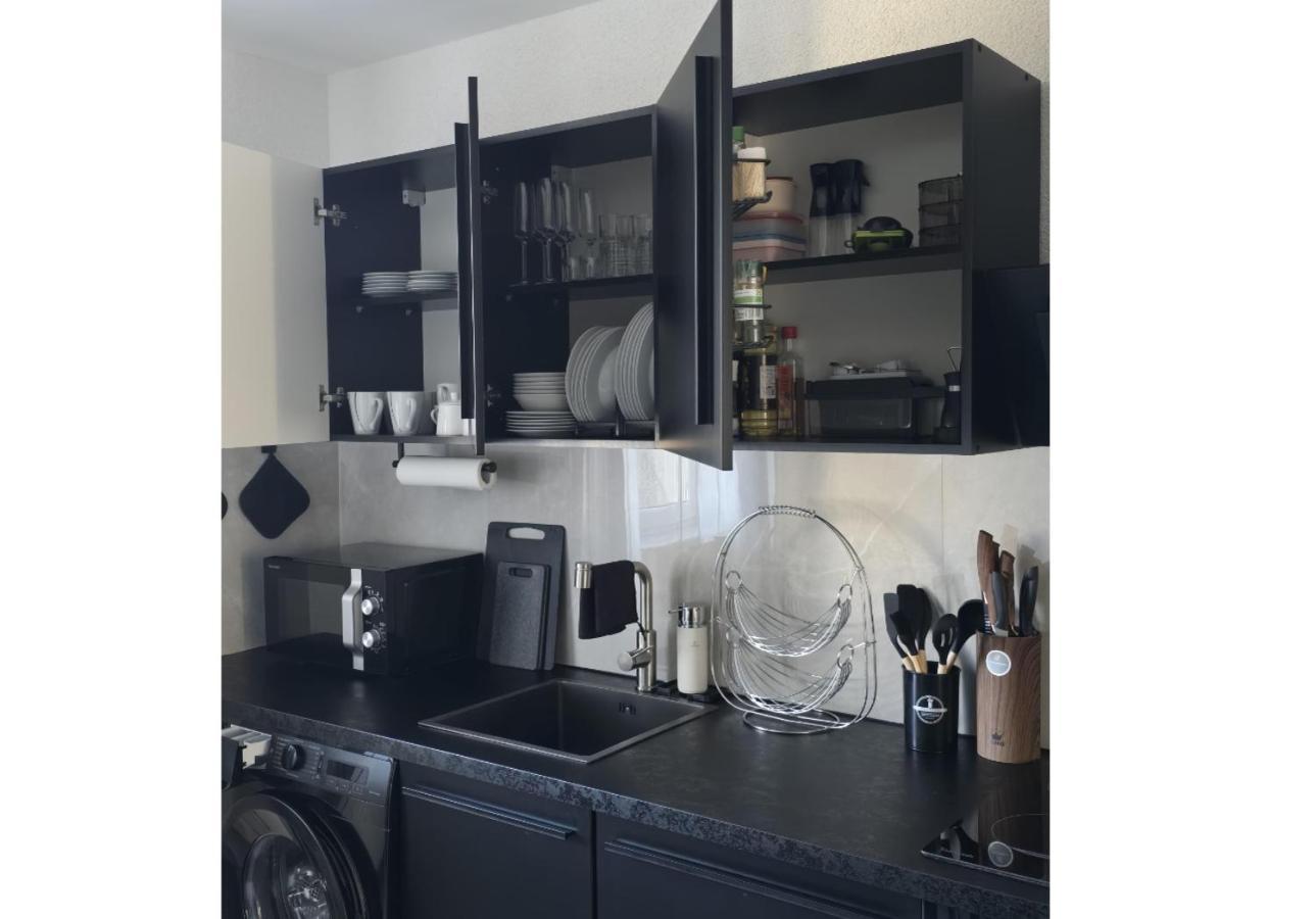 Apartment Familienfreundliche Geraeumige Design-wohnung Mit Balkon Im Zentrum - Apolonialiving Karlsruhe