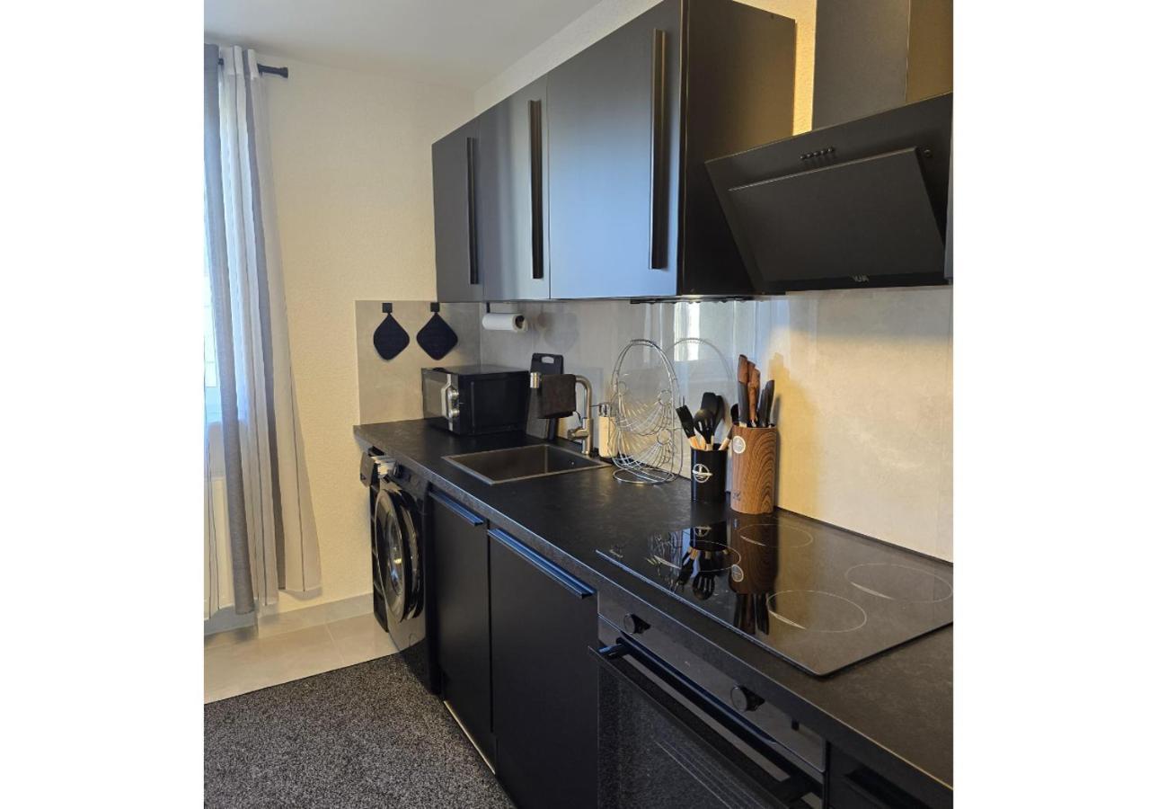 Familienfreundliche Geraeumige Design-wohnung Mit Balkon Im Zentrum - Apolonialiving * Karlsruhe